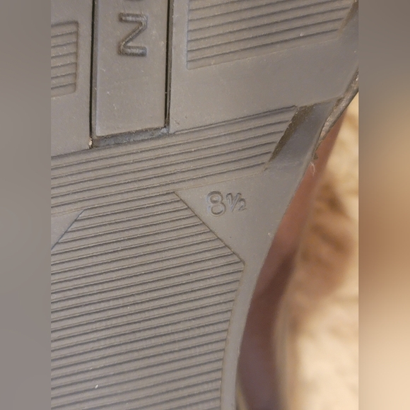 Kenneth Cole Reaction PLANT A CEDE,  brown leather, Mary Janes WITH FLAIR - Picture 9 of 9